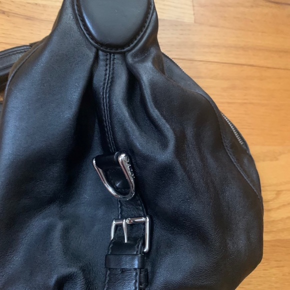 Tod’s black leather shoulder bag - Picture 7 of 8